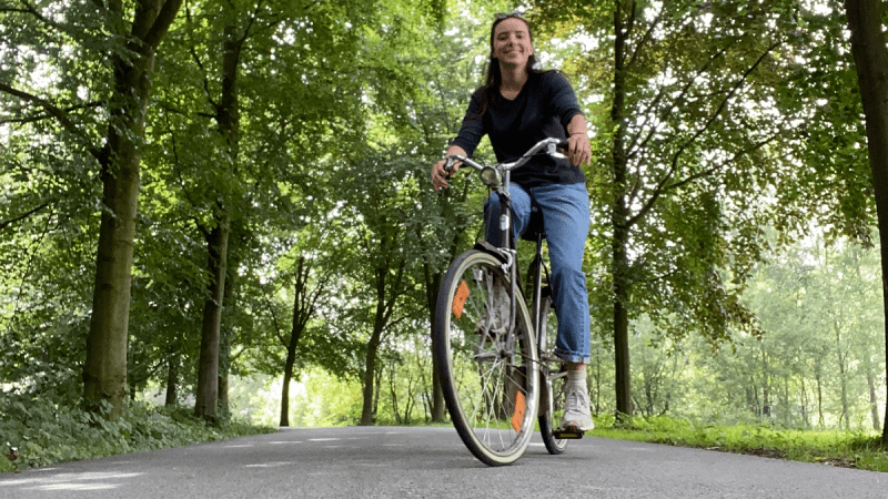 student op fiets op pad in Vlaanderen