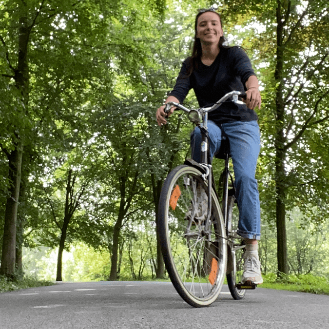 VIVES Vakantieland student op fiets op pad in Vlaanderen