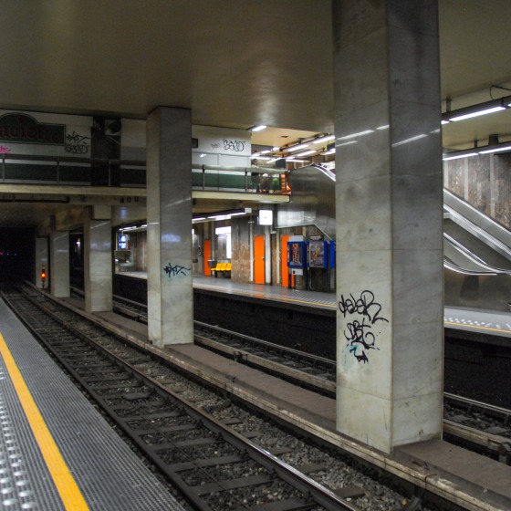 metrostation met grafiti